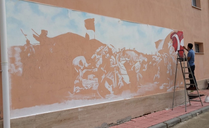 İzmirli öğretmenden okul duvarına 'Türk Panoraması'