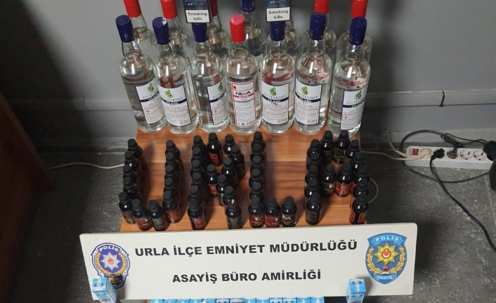 Urla’da kaçak içki ve sigara satışı yapan markete polis baskını