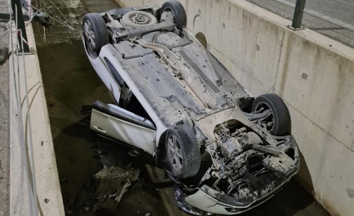 Aliağa'da otomobil su kanalına düştü: 1 yaralı
