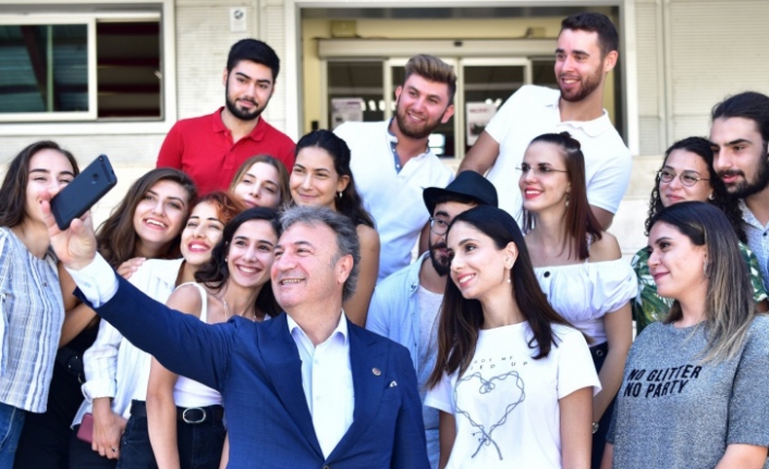 Başkan İduğ İzmir’de sosyal medyanın lideri