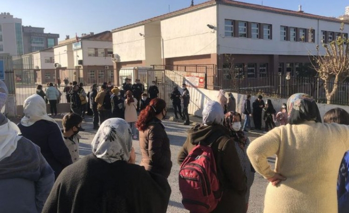 İzmir'de öğrencilere taciz iddiası: Veliler isyan etti