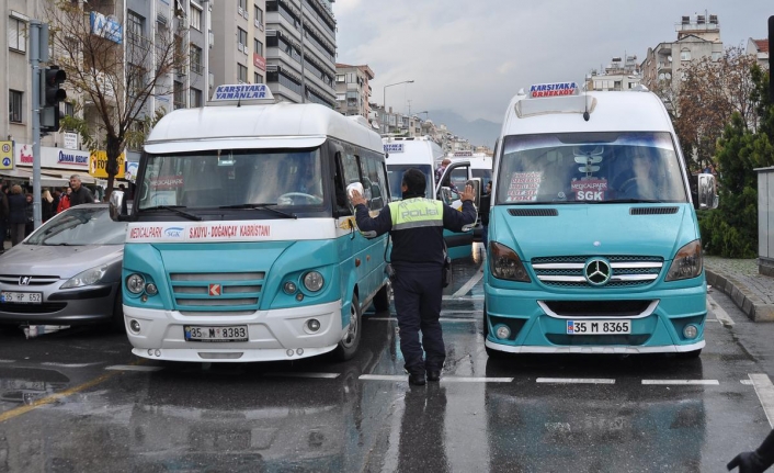 İzmir'de minibüsçüler isyan etti: Dayanacak gücümüz kalmadı