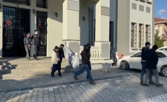 İzmir'de polisten tarihi eser kaçakçılarına operasyon: 9 gözaltı