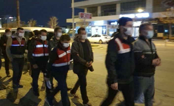 İzmir merkezli FETÖ operasyonunda 44 tutuklama