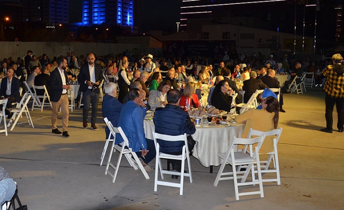 AK Parti İzmir'de 2002'den 2022'ye ‘vefa iftarı': Hangi mesajlar verildi?