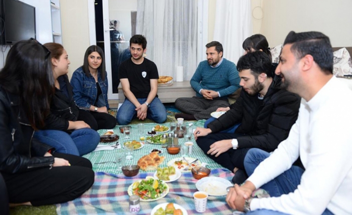 CHP'li Yücel'den gençlerle iftar buluşması: Moral verdik, moral bulduk