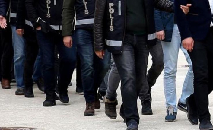 İzmir'de kaçakçılık operasyonlarında 13 kişi yakalandı