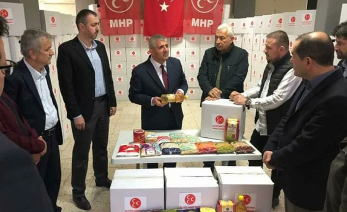 MHP İzmir Ramazan kolilerinin dağıtımına Bayraklı'dan başladı