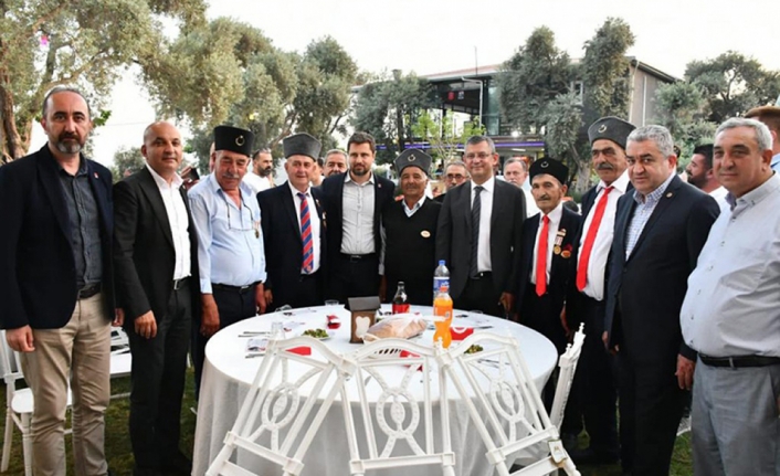 CHP İzmir’den örgütü buluşturan dayanışma yemeği