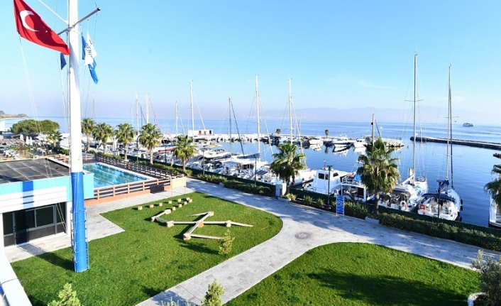İzmirlilerin gözdesi mavi bayraklı “İzmir Marina”