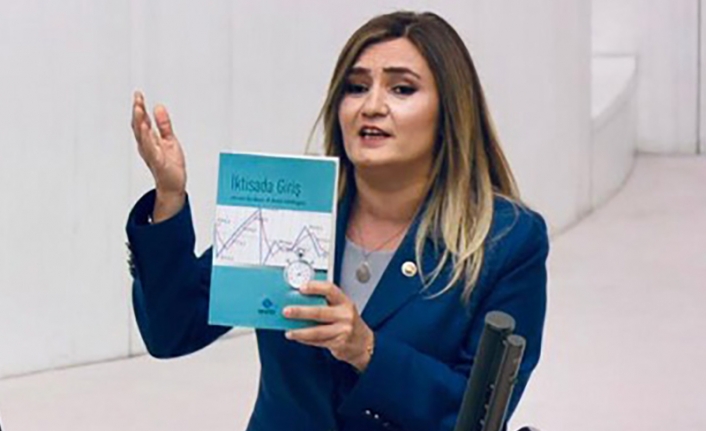 CHP'li Kılıç Bakan Nebati'ye 'İktisada Giriş' kitabı gönderdi!
