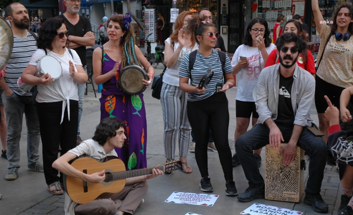 İzmir'de müzik yasağına karşı müzikli protesto
