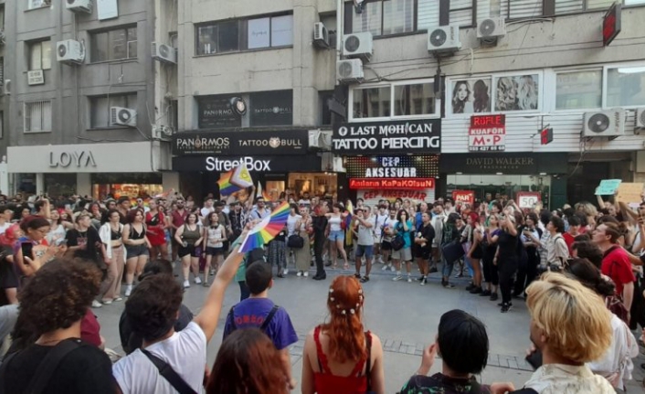 Onur Yürüyüşü'ne polis engeli: 12 gözaltı