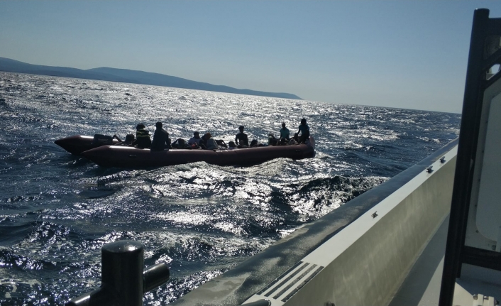 İzmir açıklarında 56 göçmen kurtarıldı, 30'u yakalandı