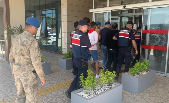 İzmir'de haklarında yakalama kararı olan 17 suçluya operasyon