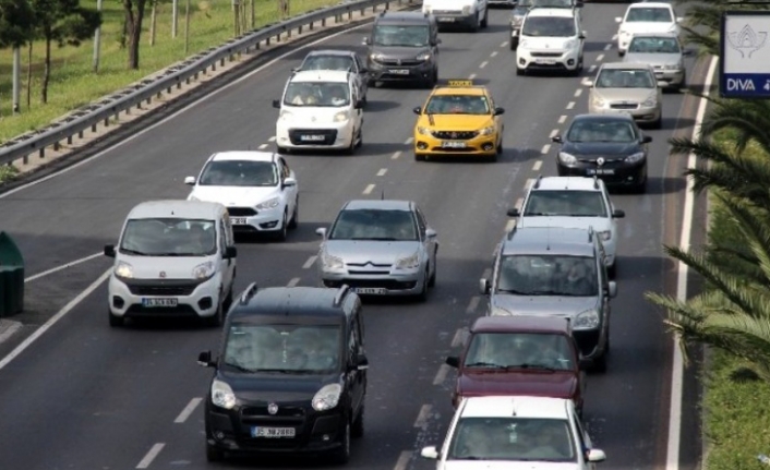 İzmir'de trafiğe kayıtlı araç sayısı ne kadar arttı?
