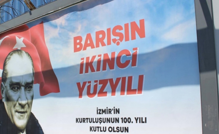 MHP'li Şahin'den Soyer'e 'billboard' tepkisi: 9 Eylül barış değil, zafer!