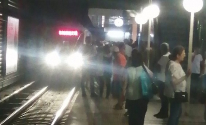 Metro'da intihar girişimi