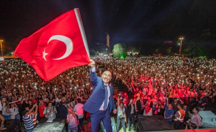 Başkan Soyer’den 29 Ekim mesajı: Yaşasın demokrasi, yaşasın Cumhuriyet!