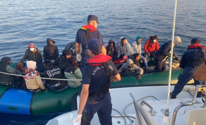 İzmir açıklarında 48 göçmen kurtarıldı