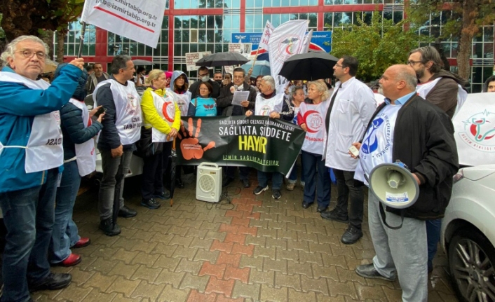 İzmir'de 'sağlıkta şiddet' protestosu