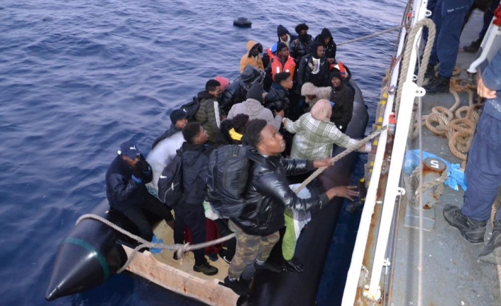 Yunanistan'ın ölüme ittiği 116 düzensiz göçmen kurtarıldı