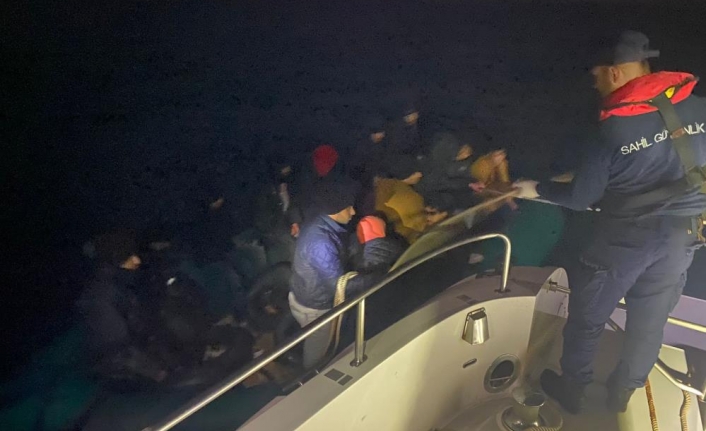 Yunanistan unsurlarının ittiği göçmenleri Sahil Güvenlik kurtardı