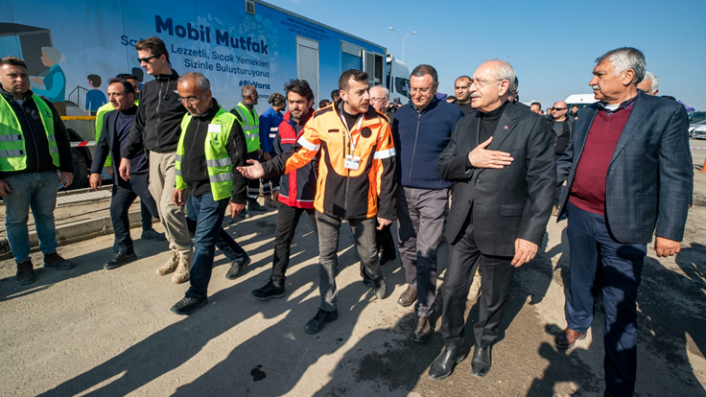 ''CHP lideri Kılıçdaroğlu, İzmir Büyükşehir'in Hatay’daki koordinasyon merkezini ziyaret etti''