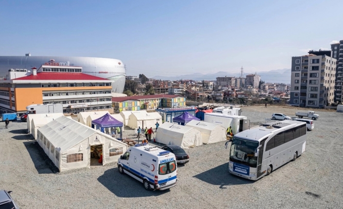 İzmir Büyükşehir Belediyesi, Hatay'da mobil ameliyathaneli sahra hastanesi kurdu