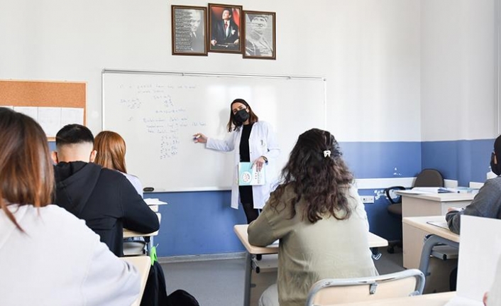 ''Depremzede Öğrenciler Bayraklı'da Eğitime Devam Edecek''