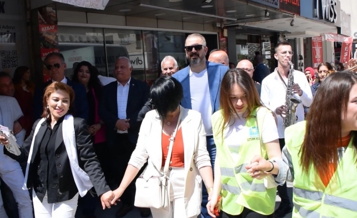 İYİ Partili Öztürk Keskin, ikinci seçim ofisini Balçova’da açtı