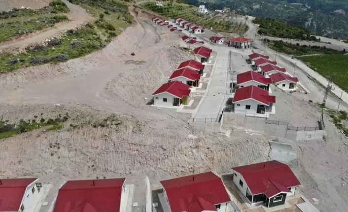 İzmir'deki heyelan mağdurları yeni evlerine kavuştu