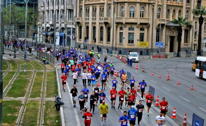 İzmir trafiğine maraton düzenlemesi