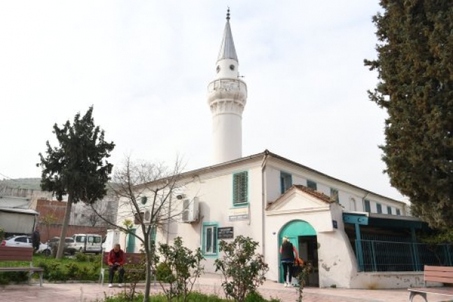 Bornova’da ibadethaneler özenle temizleniyor