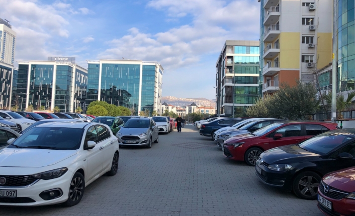 İzmir’e 50 noktada 5 bin araçlık otopark kazandırıldı