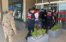 İzmir'de haklarında yakalama kararı olan 17 suçluya operasyon
