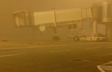 İzmir'de hava ulaşımını sis vurdu