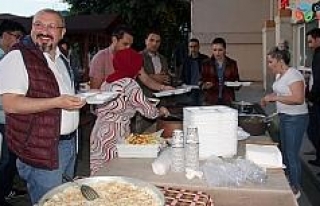Giresun Üniversitesi ailesi iftar yemeğinde bir...