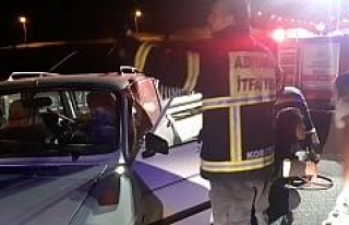 İki otomobil çarpıştı: 11 Yaralı