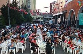 Seyhan Belediyesi iftar sofrasında bin 500 kişiyi...