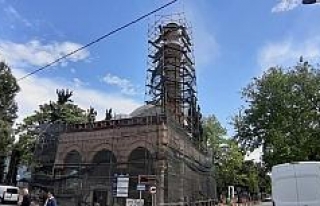 Tarihî caminin tadilatı minaredeki sorun sebebiyle...