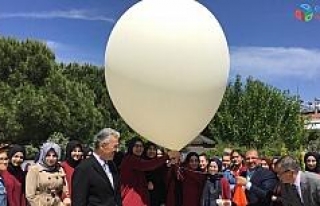 Türk bayraklı meteoroloji balonu gökyüzüne uçuruldu