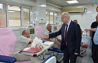 DÜ Başhekimi Kadiroğlu’dan hastalara bayram ziyareti