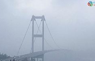 İstanbul Boğazı’ndaki köprüler sis nedeniyle...