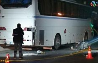 İzmir’de motosiklet otobüse çarptı: 1 ölü...