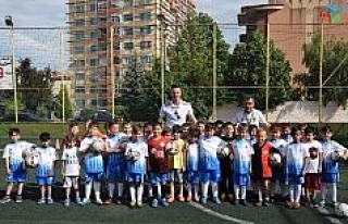 Kaleci Ebrar’dan Eskişehirspor yaz okuluna ziyaret