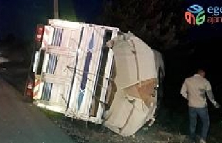 Karaman’da kamyonet devrildi: 2 yaralı