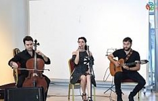 Konyaaltı Belediyesi misafirlerini klasik müzikle...