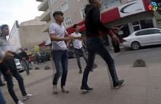 (Özel) Sultanbeyli’de gençlerin bıçaklı kavgası:...