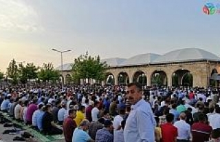 Ramazan Bayramında camiler dolup taştı